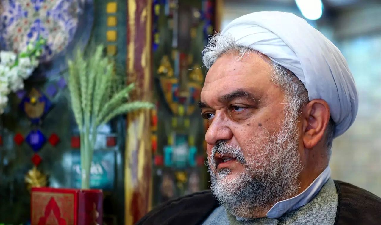 افشاگری علیه صادق محصولی / احمدی‌نژاد برای ماندن در قدرت از پول‌های او استفاده کرد / اختلاف آن ها جنگ زرگری است، منتظر یک فرصت هستند که قدرت را تصاحب کنند