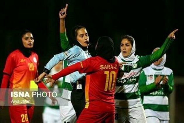 تصاویر زدوخورد دختران فوتبالیست در مسابقات لیگ برتر
