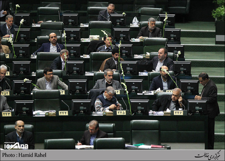 نصایح بودجه‌ای مجلسی‌ها به دولت/ بودجه 95 چه خط قرمزهایی دارد؟