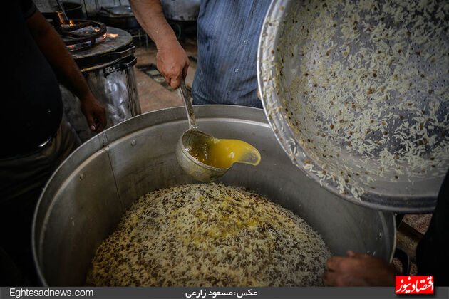 تهیه غذای نذری در شرق تهران (گزارش تصویری)