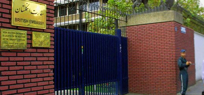 سپاه در یک قدمی سفارت انگلیس/ نصب بنر جدید روبروی سفارت+ عکس