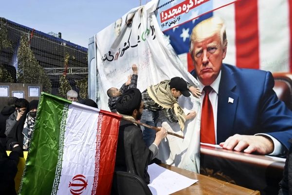 آیا قراردادهای تجاری مانع حمله آمریکا به ایران خواهند شد؟ | پیشنهادها روی میز مذاکره گذاشته می‌شوند اما...