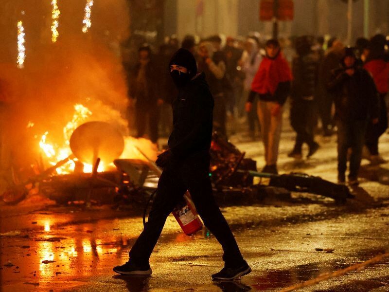 معترضان باخت تیم بلژیک، خیابان ها را به آتش کشیدند
