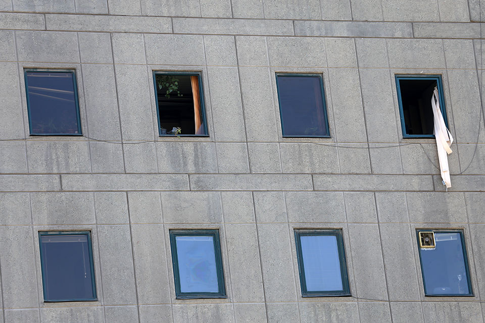 روایت فردی که چهار ساعت در حمله تروریستی به مجلس در اتاق محبوس بود
