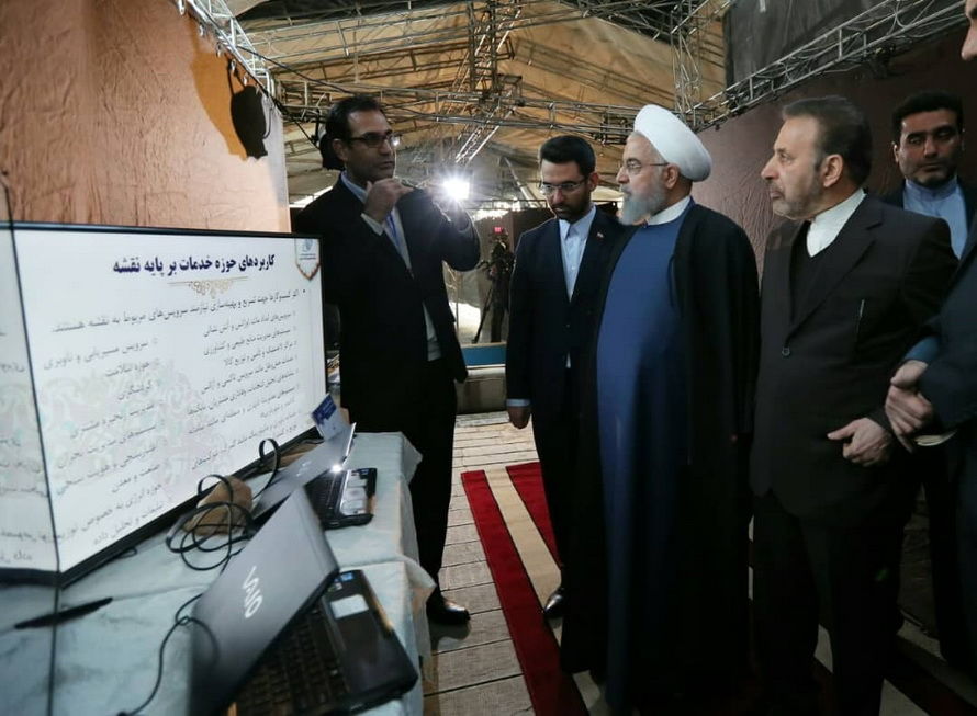 بازدید حسن روحانی از نمایشگاه کسب و کارهای آینده/ نشست با وزیر و معاونان وزارت ارتباطات