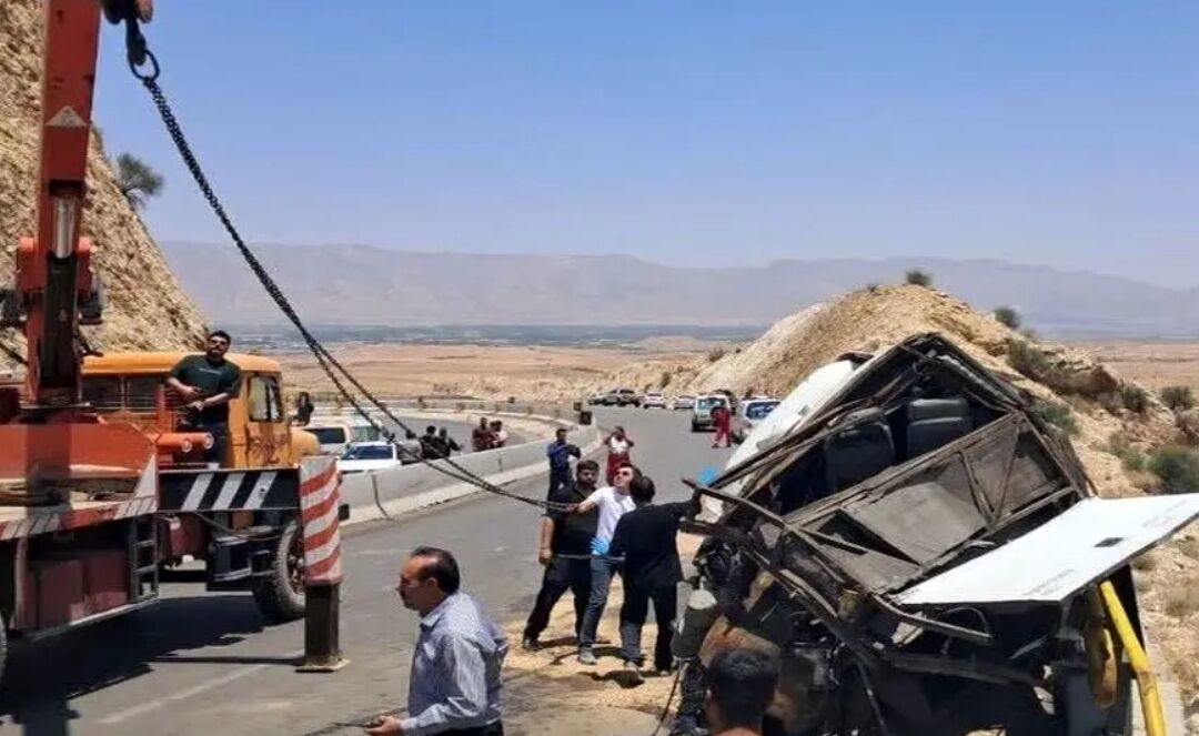 علت واژگونی اتوبوس مسافری در فارس اعلام شد