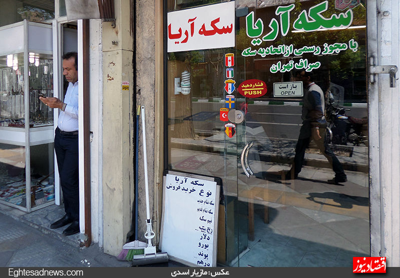 روایتی عینی از روزهای خاص بازار ارز/بیم از تعطیلی، بازار را نیمه‌تعطیل کرد