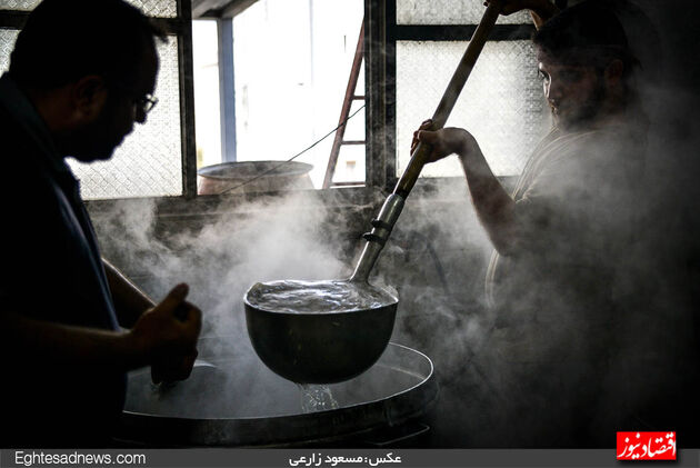 تهیه غذای نذری در شرق تهران (گزارش تصویری)