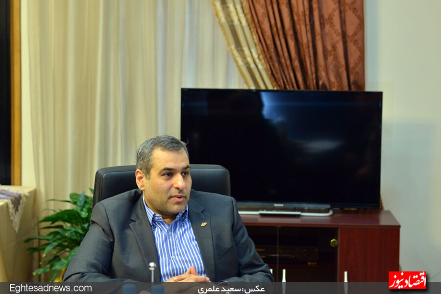 جذب سرمایه خارجی در اولویت است/بورس زمین بازی سیاسیون نیست/نرخ خوراک پتروشیمی انشالله کم می‌شود/بهتر بود نامه چهار وزیر منتشر نمی‌شد