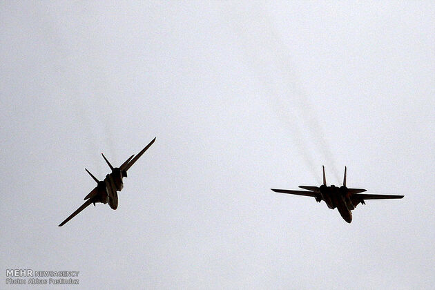 مانور هوایی جنگنده های پایگاه شهید بابایی