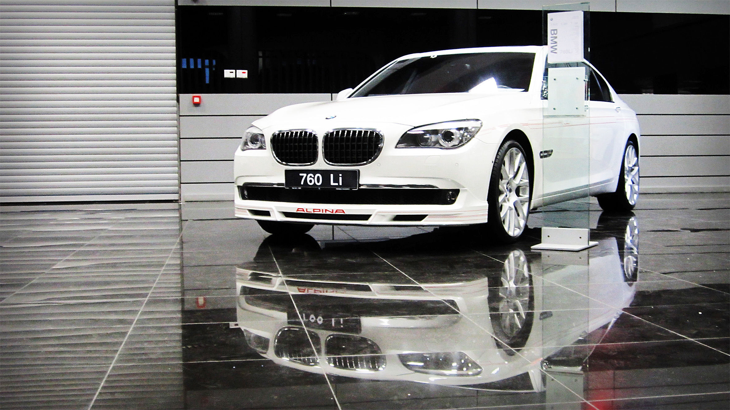 تنها خودروی 12 سیلندر در تهران/ قیمت 2.5 میلیارد تومان + عکس / تنها تعداد دو دستگاه از این خودرو در تهران وجود دارد