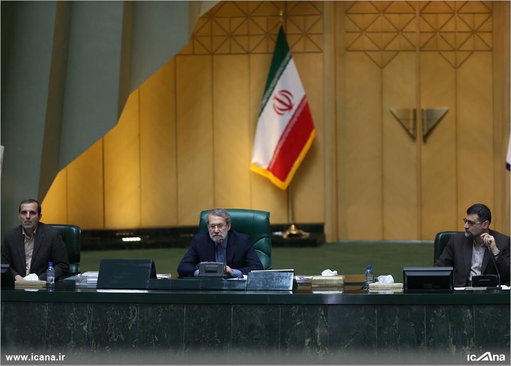 لاریجانی: وزیر دفاع درباره مجلس باید ادب حکمرانی را رعایت می‌کرد