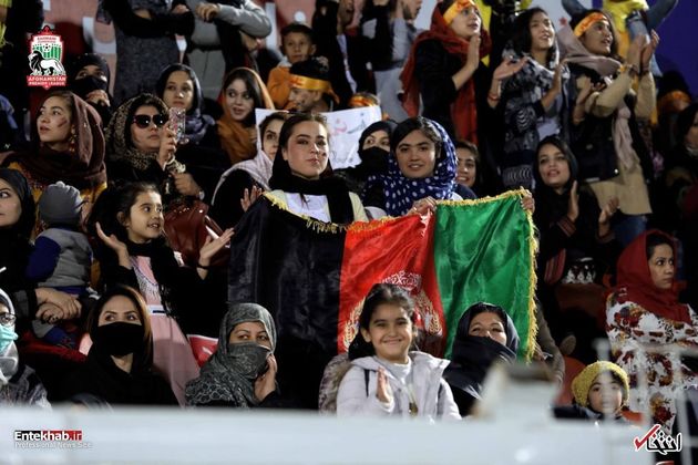 حضور زنان افغانستان در ورزشگاه برای تماشای مسابقه نهایی لیگ برتر