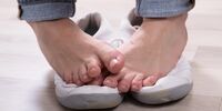 چگونه از شر بوی بد پا راحت شویم؟