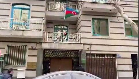 نخستین ویدئو از لحظه حمله مرگبار به سفارت آذربایحان در تهران+فیلم