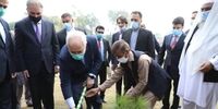 تصویری متفاوت از ظریف هنگام درختکاری در پاکستان