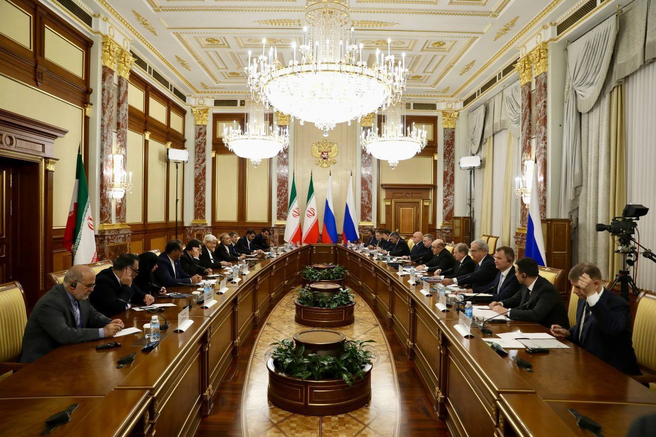 دیدار عارف و میشوستین در مسکو/ تاکید بر تقویت روابط اقتصادی ایران و روسیه