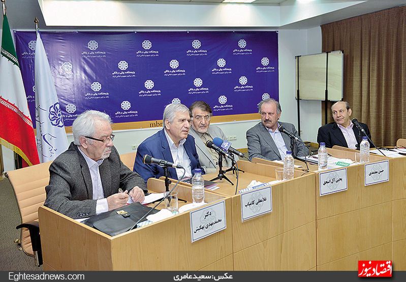 مدیریت انتظارات در بازار ارز پیچیده است/ستاد فراقوایی تشکیل شود