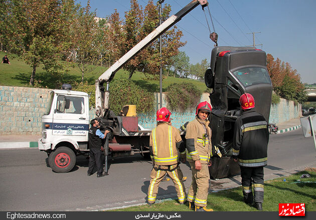 واژگونی پراید در بزرگراه مدرس