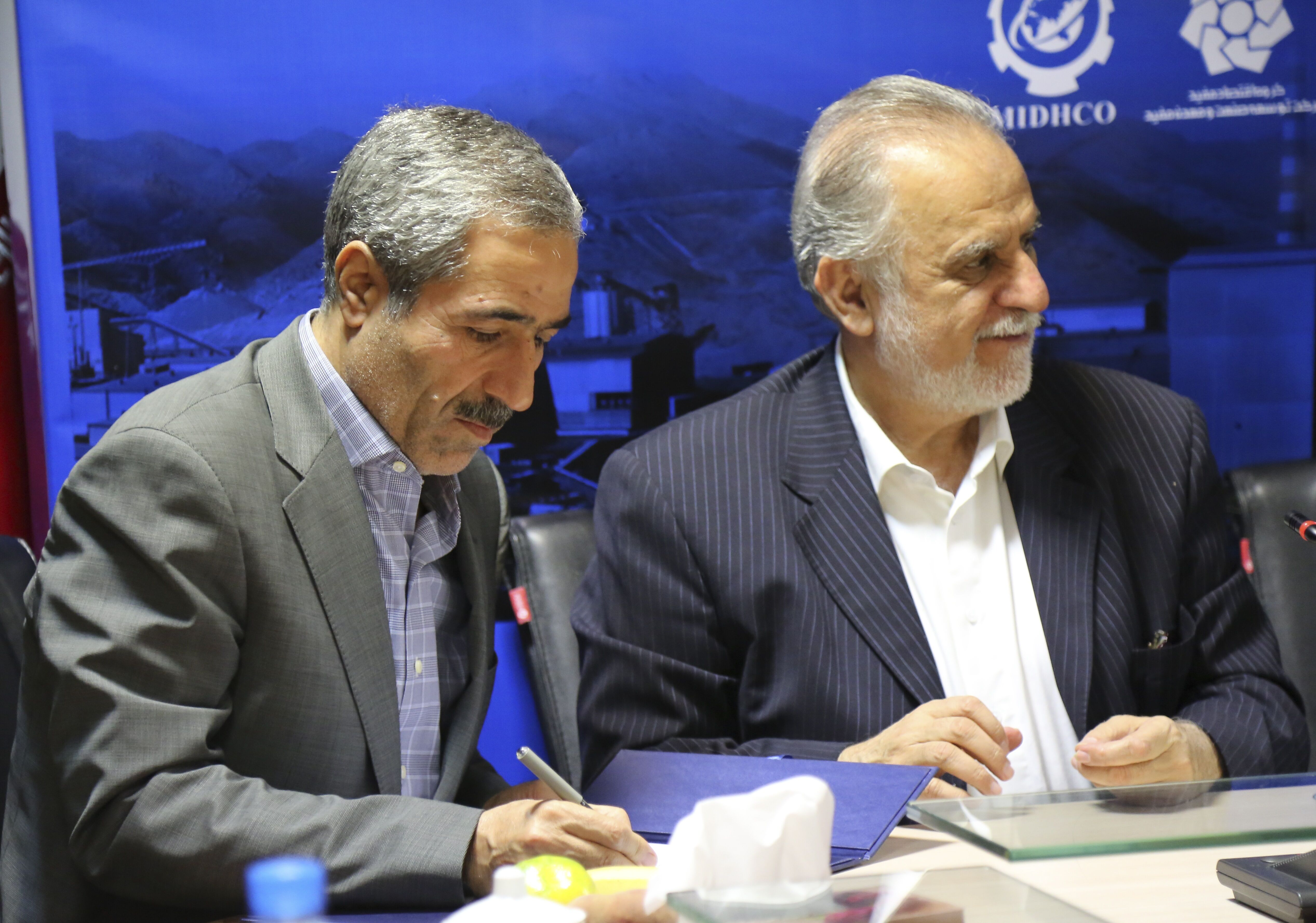 امضای قرارداد مشارکت مدنی احداث کارخانه تولید کنسانتره چاه فیروزه