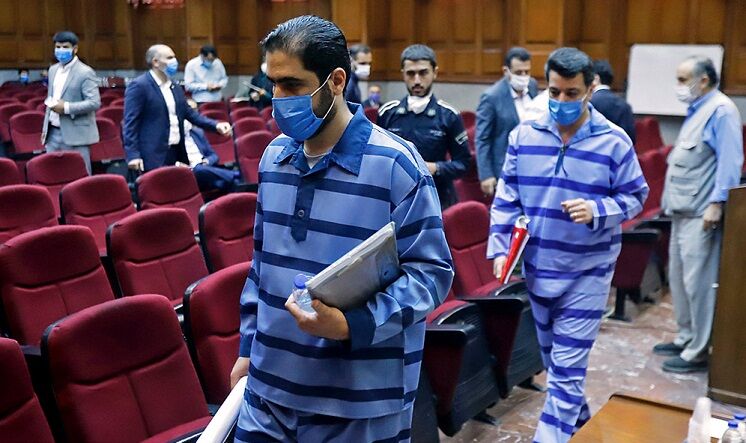 متهم در دومین دادگاه مدیران سابق بانک مرکزی:  به دنبال نفع بیت‌المال بوده‌ایم/ریز درآمدهایم را نمی‌توانم بیان کنم، آدم کم درآمدی نبودم