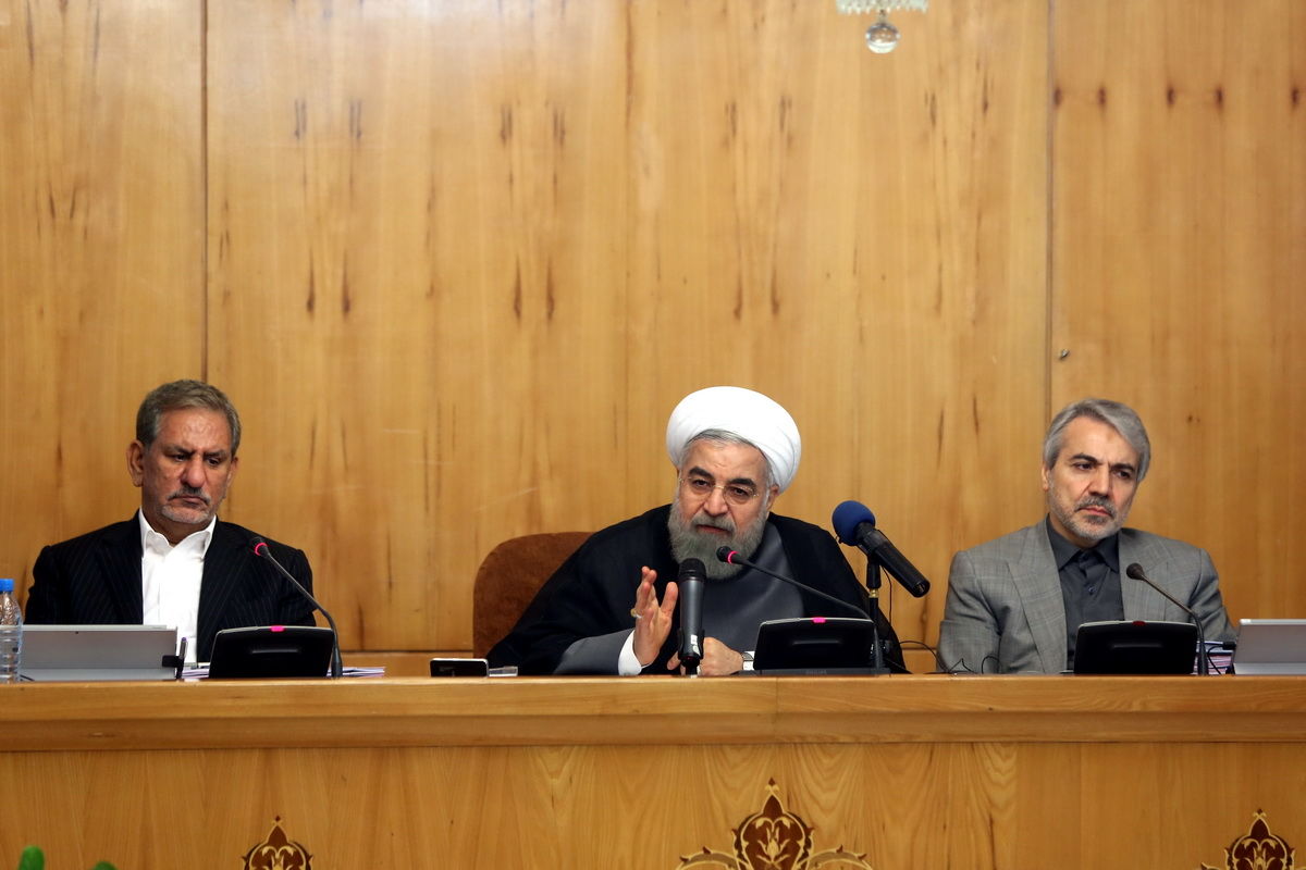 ماجرای حقوق‌های نجومی بالا گرفت/ روحانی دستور «اقدام قاطع» داد/ مدیران متخلف عزل شوند