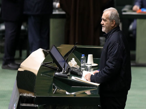 واکنش پزشکیان به درخواست برای افزایش حقوق‌ها/ یکی به من بگوید از کجا پول بیاورم؟ + فیلم 