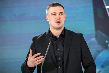 بحران سیاسی در کی‌یف در بحبوحه جنگ/ وزیر دفاع اخراجی اوکراین خواستار برگزاری انتخابات شد / آیا زلنسکی در میان جنگ به انتخابات تن می‌دهد؟