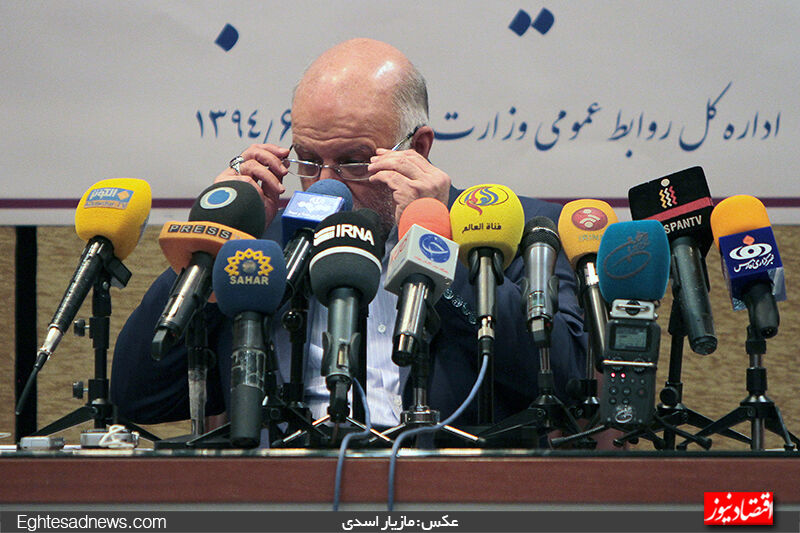 صحبت‌های غیرمستقیم زنگنه با زنجانی/اتهام وزیر نفت به همدستی برخی رسانه‌ها با زنجانی / زنگنه:گمان می‌کنم زنجانی در برخی رسانه‌ها پول خرج می‌کند