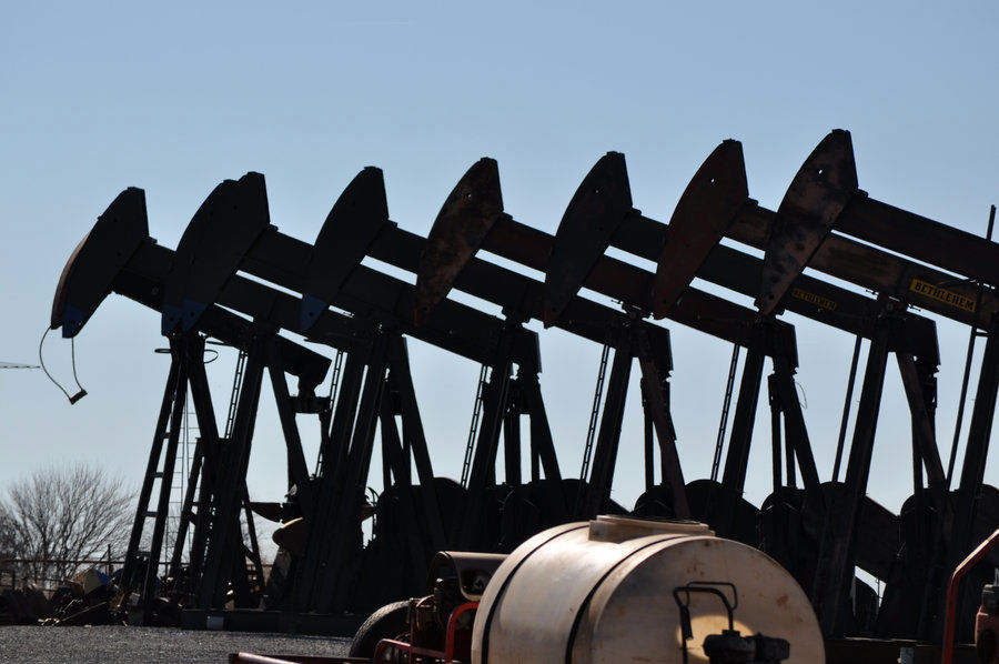 نفت با وجود عرضه‌ مازاد اندکی رشد کرد/نفت برنت 44 دلار شد
