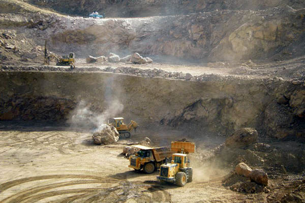 استخراج معدن سنگ آهن جلال آباد دو برابر می شود