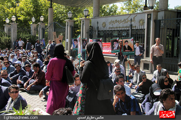 گزارش تصویری تجمع کارمندان «میزان» مقابل بانک مرکزی