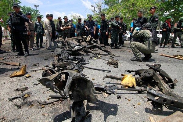 انفجار دو بمب در نزدیکی ساختمان دولتی در تایلند