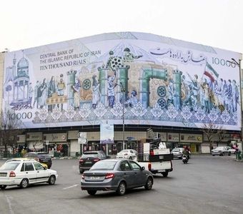 شوک‌های پی‌در‌پی قیمت دلار و طلا به معیشت مردم | گرفتار شدن میان دو تصمیم؛ «بخریم یا نخریم» | طمعِ بازارها در برابر ترسِ مردم