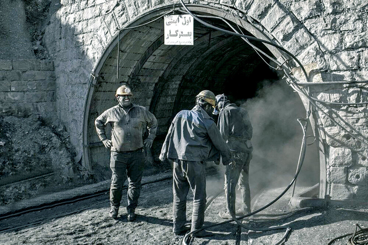 کوچ نیروی کار از صنعت | بنگاه‌های تولیدی از سرمایه انسانی خالی می‌شود | نسل جدید به دنبال فعالیت در فضای مجازی است نه کار در صنایع