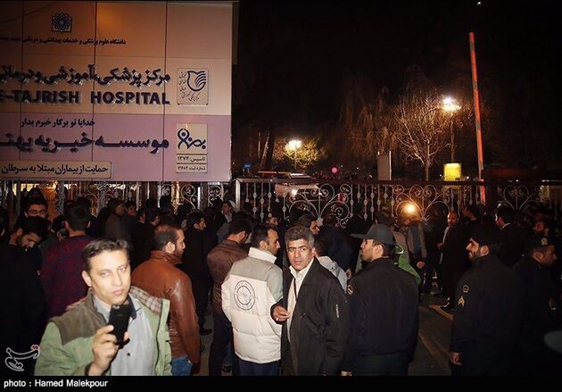 حضور مردم ومسئولان درمقابل بیمارستان شهدای تجریش