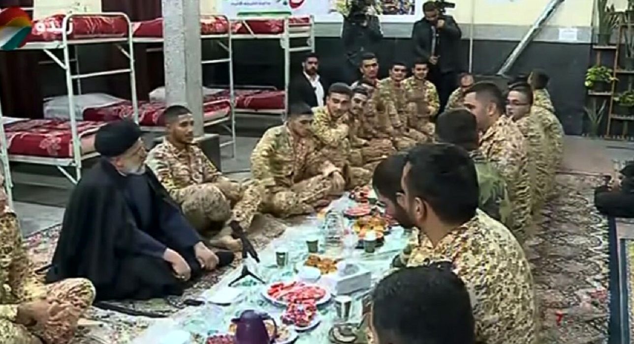 فوری/ شب یلدای ابراهیم رئیسی در کنار سربازان
