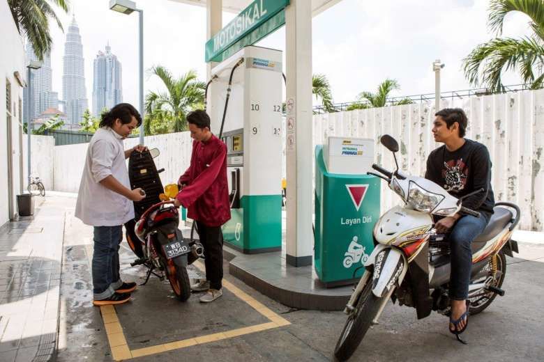 افسار اقتصاد مالزی در دست نفت
