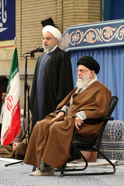 تصاویر دیدار مسئولان نظام، مهمانان کنفرانس وحدت و سفرای کشورهای اسلامی با رهبری