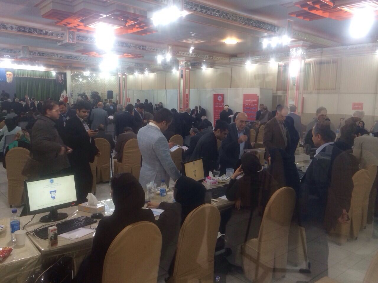 انتخابات اتاق تهران یک ساعت تمدید شد / انتخابات اتاق تهران تا ساعت 19 ادامه دارد
