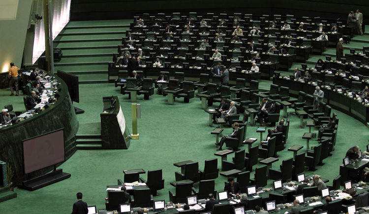 چرا مجلس در مورد دارایی‌های بلوکه شده قانع نمی‌شود؟/ سهم‌خواهی نمایندگان از امتیاز هسته‌ای / دیوان محاسبات مامور محاسبه ارزهای بلوکه شده