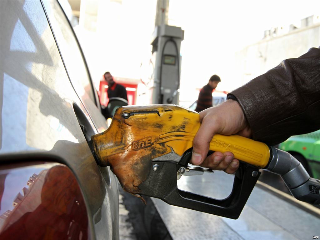 سود ریالی پنهان در قطع واردات بنزین