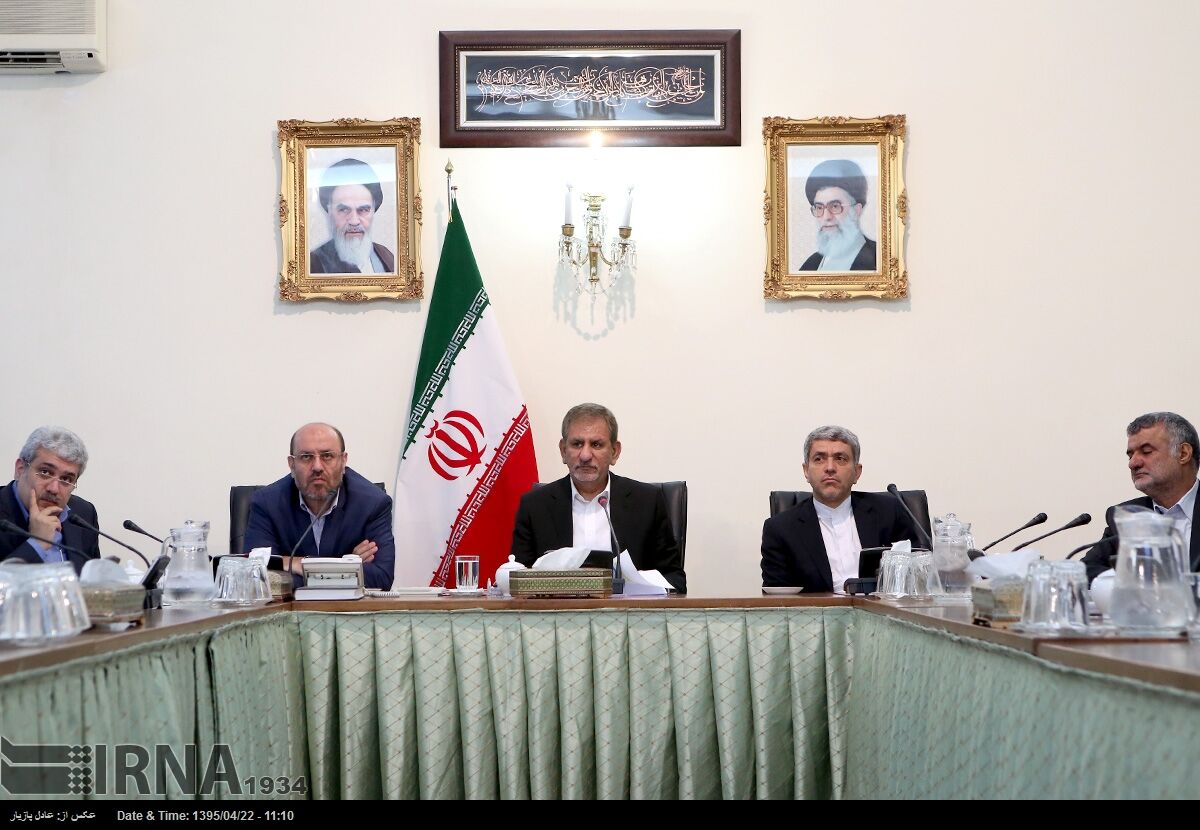 تایید متن قراردادهای جدید نفتی در ستاد فرماندهی اقتصاد مقاومتی/ گام بعدی تصویب در دولت