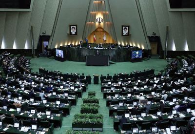 مجلس پشت پرستاران در آمد / سهم چند هزار میلیادری برای کادر درمان 2