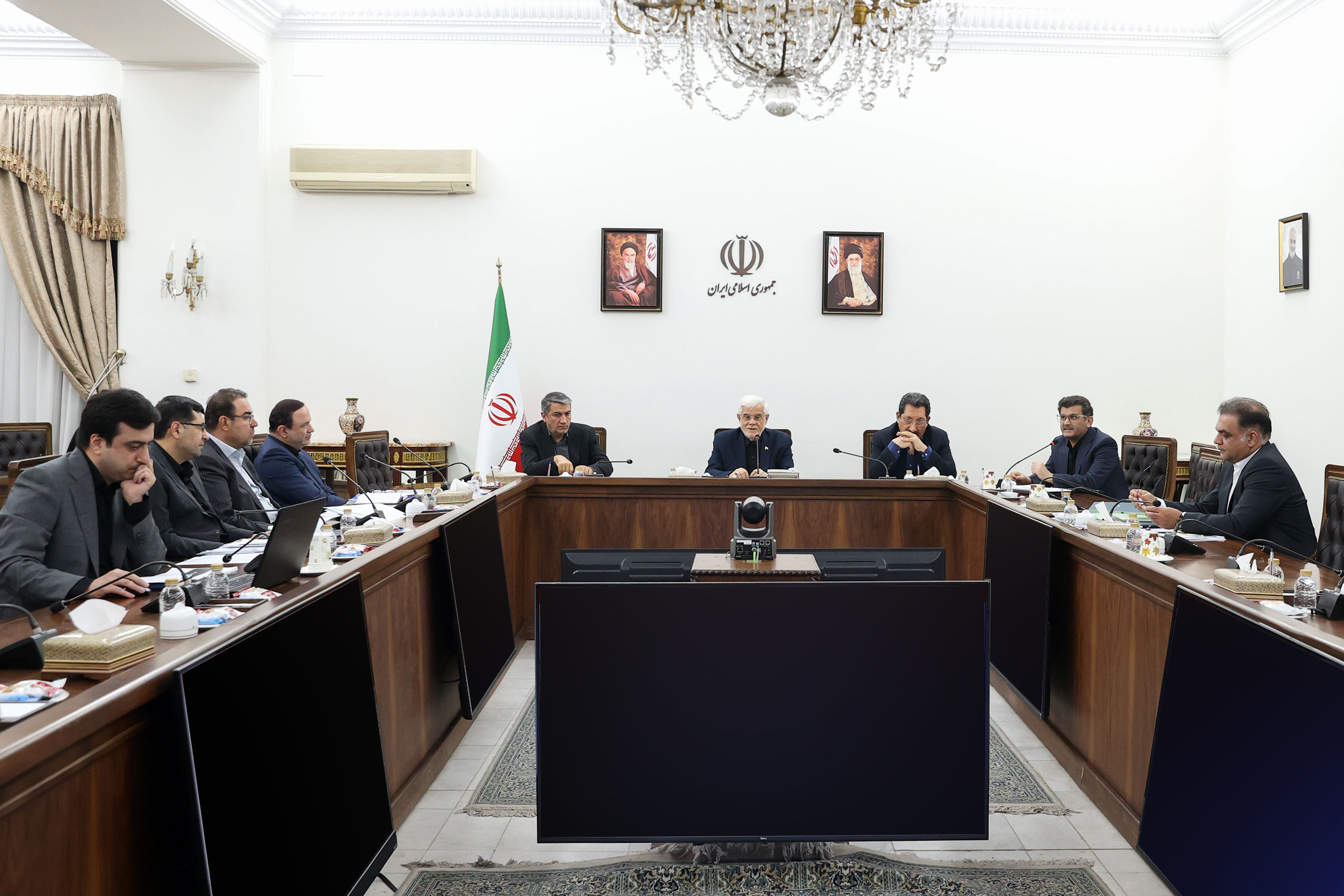 عارف: دولت مخالف واردات بی رویه صنعت نساجی است 