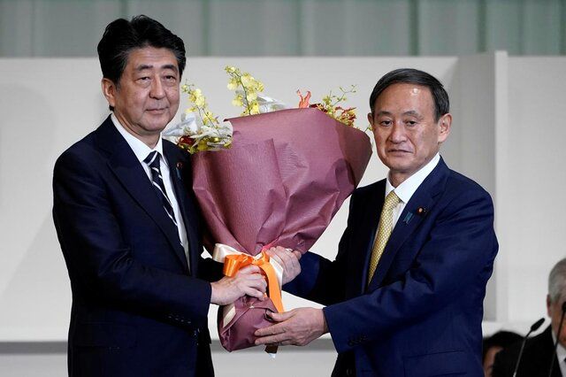 دردسرهای رسوایی شینزو آبه برای نخست وزیر جدید ژاپن

