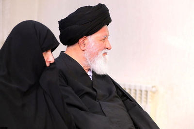 روایت جمیله علم الهدی از حادثه سقوط بالگرد ابراهیم رئیسی | رهبر انقلاب صراحتاً از من خواستند که در امور اجرایی و مدیریتی دولت دخالت نکنم | تصویر برخی رسانه‌ها از پدرم با واقعیت شخصیت او فاصله دارد
