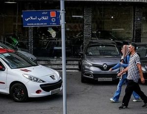 بازار خودرو؛ معلق بین جهش یا ریزش قیمت | کاکایی: آینده بازارها وابسته به نتایج پایان جنگ است | برای تأمین قطعات باید مسیر جایگزین دبی پیدا کنیم