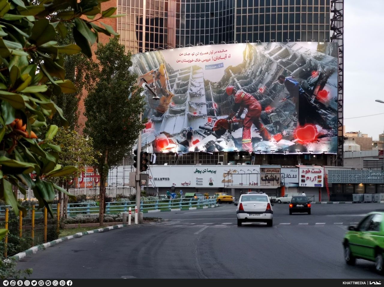 دیوارنگاره میدان ولیعصر رنگ ماتم آبادان گرفت+ عکس