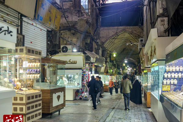 اینجا بازار بزرگ تهران؛ کرکره‌ها بالاست اما دخل‌ها آب رفته | سبزه میدان فعلا جان ندارد | مردم می‌آیند اما نه برای خرید!